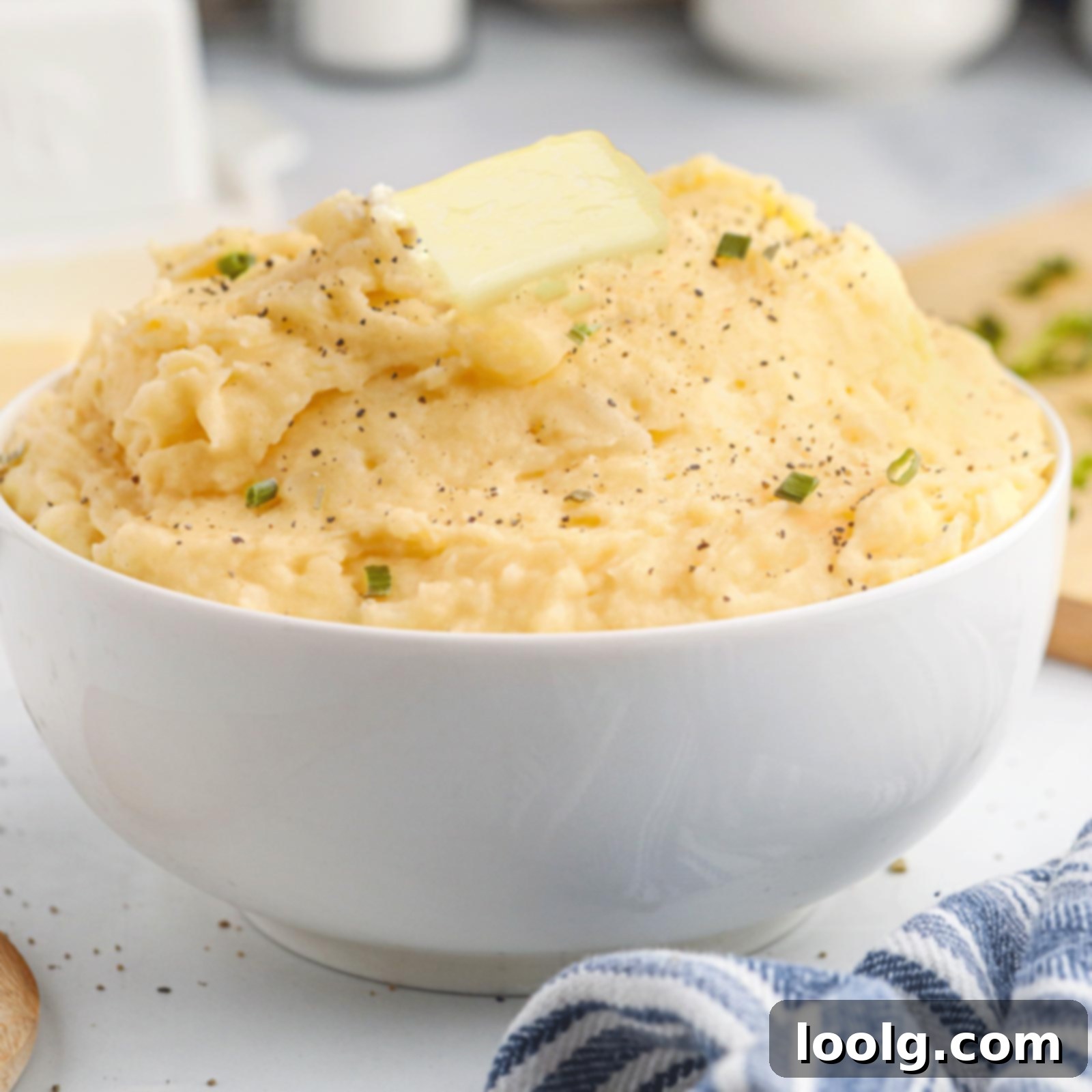 Creamy Cheesy Mashed Potatoes 1 featured 129618
