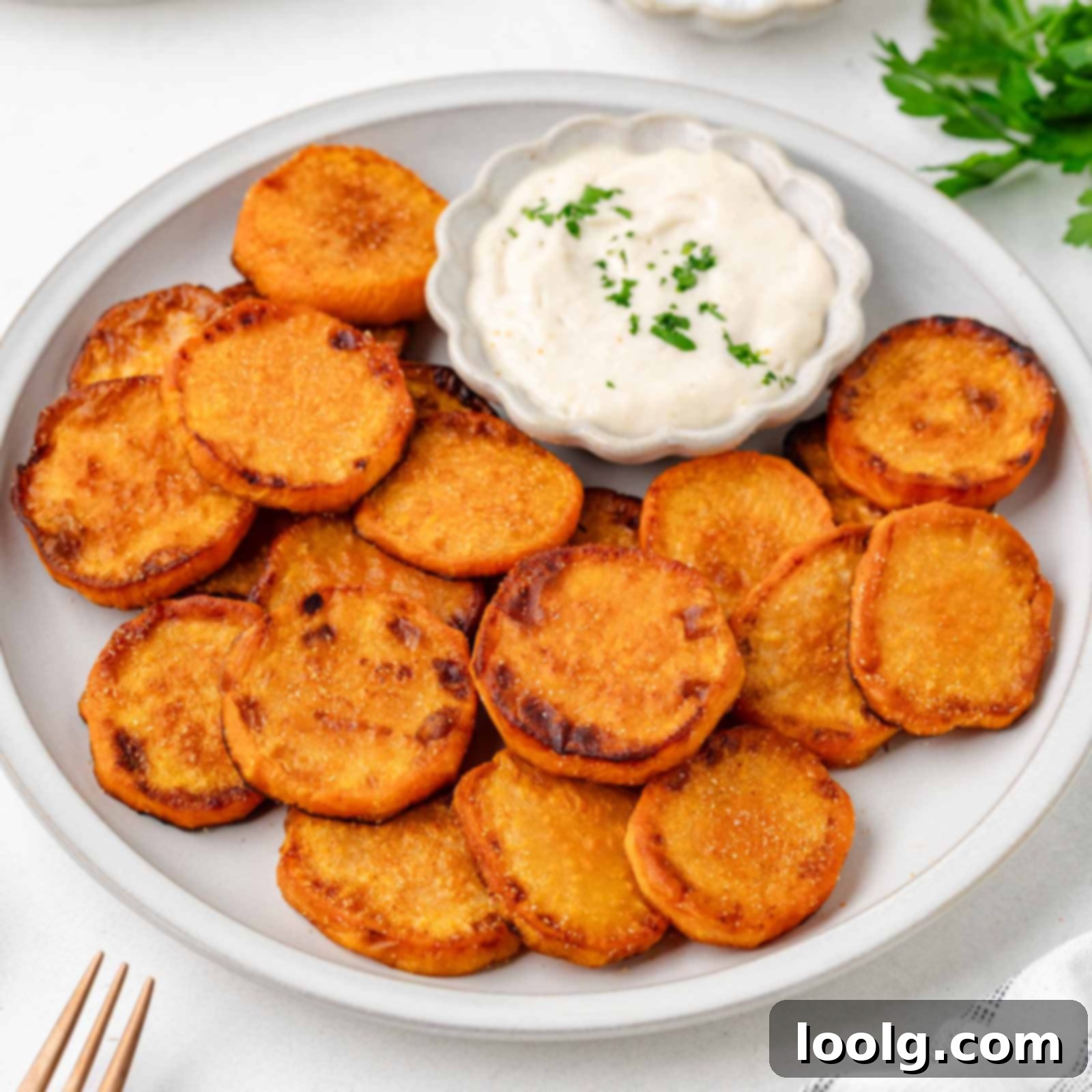 Golden Crispy Fried Sweet Potatoes 1 featured 131902