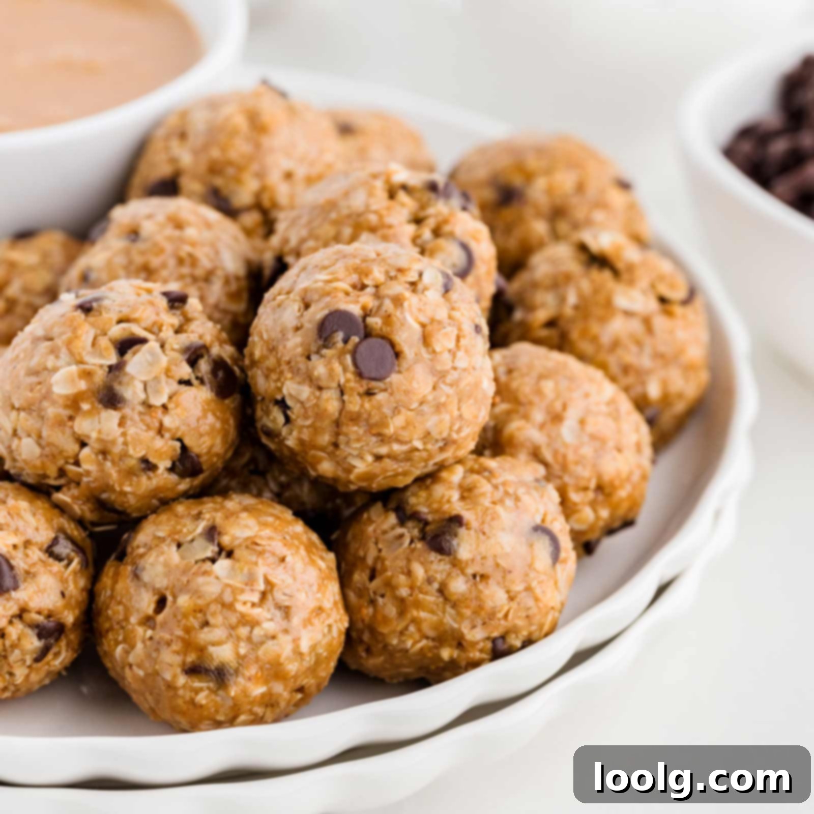 No-Bake Peanut Butter Oatmeal Energy Bites 1 featured 1895