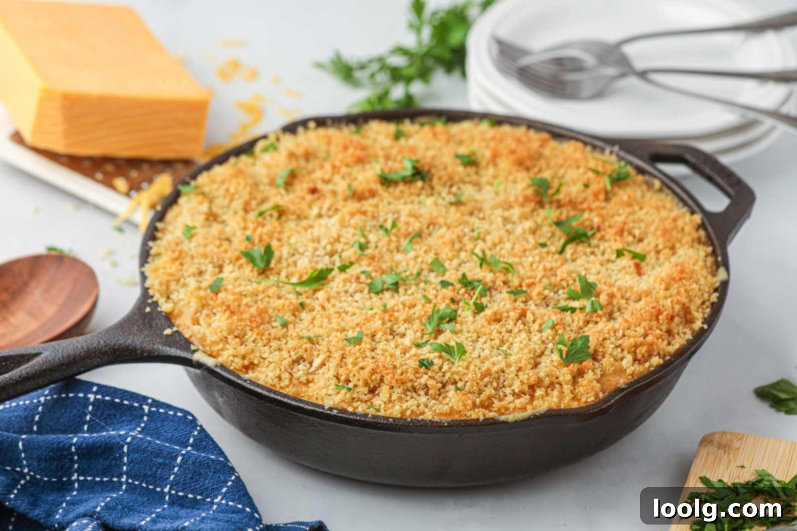 Smoky Cheesy Indulgence 5 smoked mac and cheese in black skillet with parsley on top