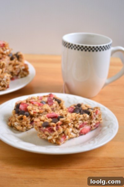DSC_0086_01 Homemade Strawberry Freezer Granola Bars in muffin liners